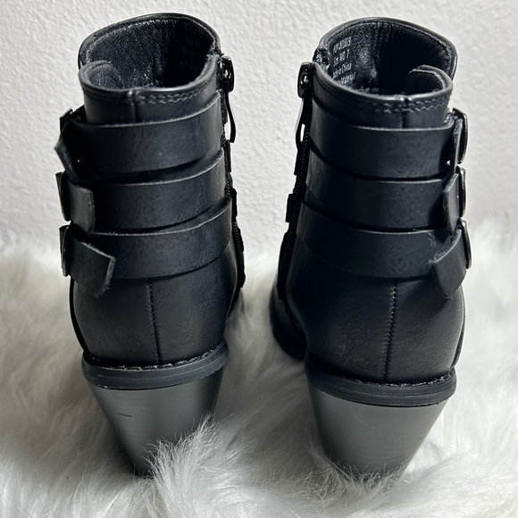 JOURNEE COLLECTION STRAP WIDE WIDTH BLACK ANKLE BOOTS SIZE 7WD - Picture 9 of 12